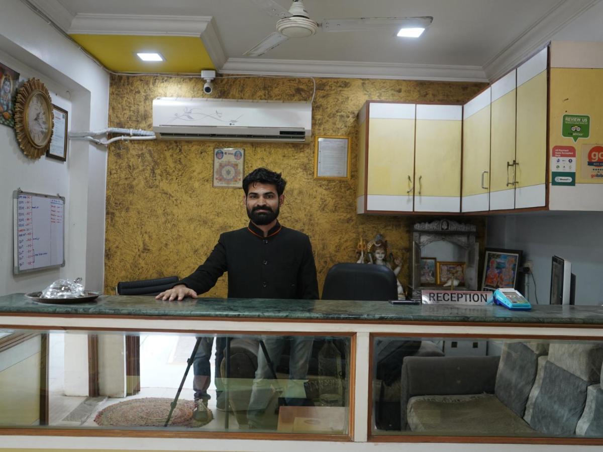 Hotel Krishna アーメダバード エクステリア 写真