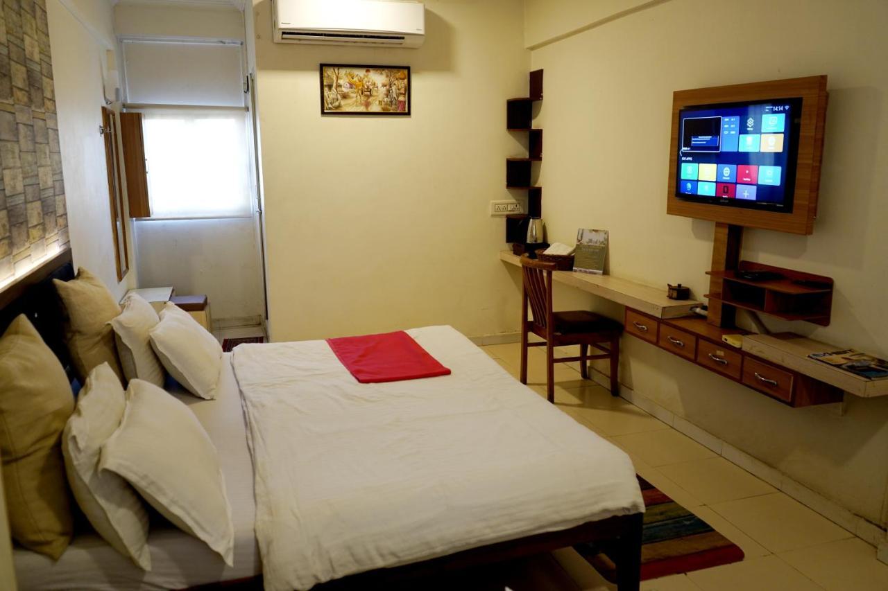Hotel Krishna アーメダバード エクステリア 写真