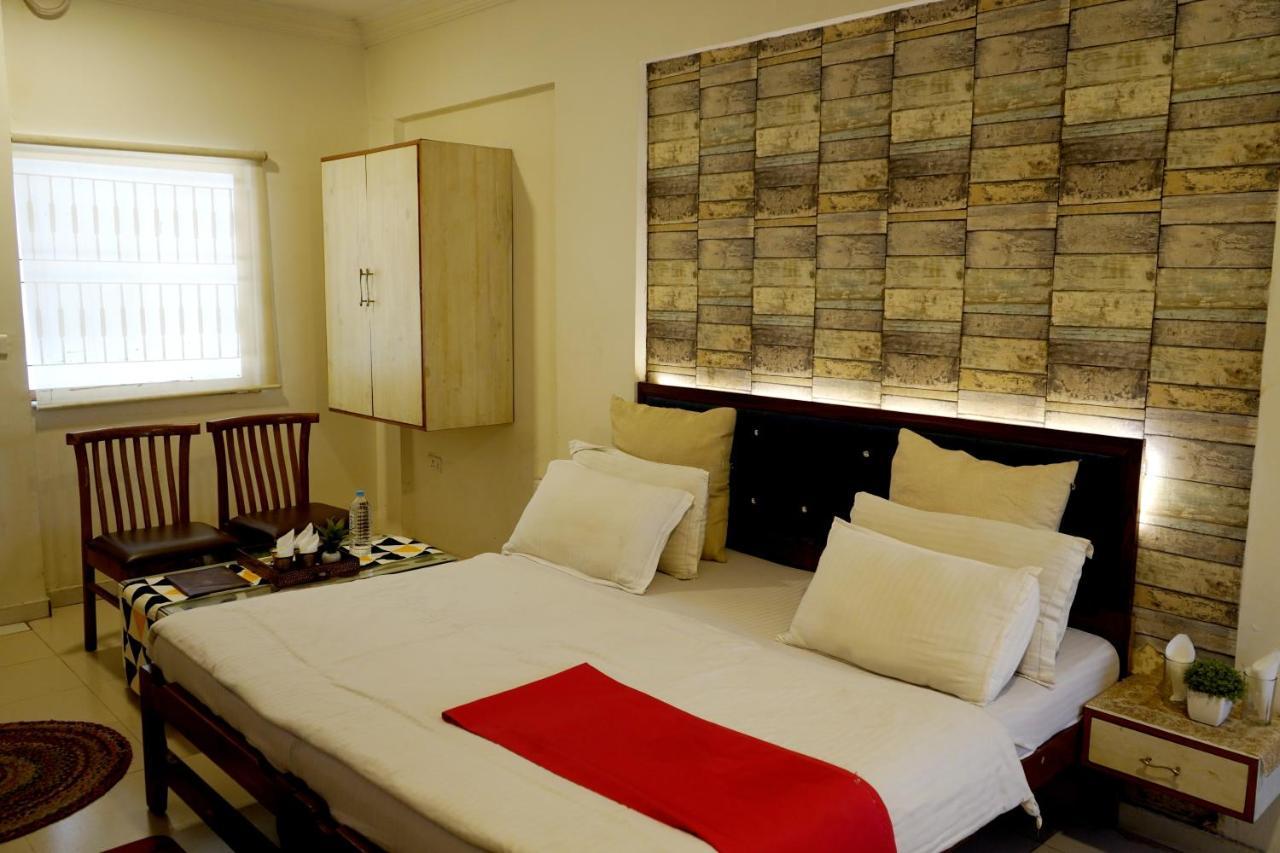 Hotel Krishna アーメダバード エクステリア 写真