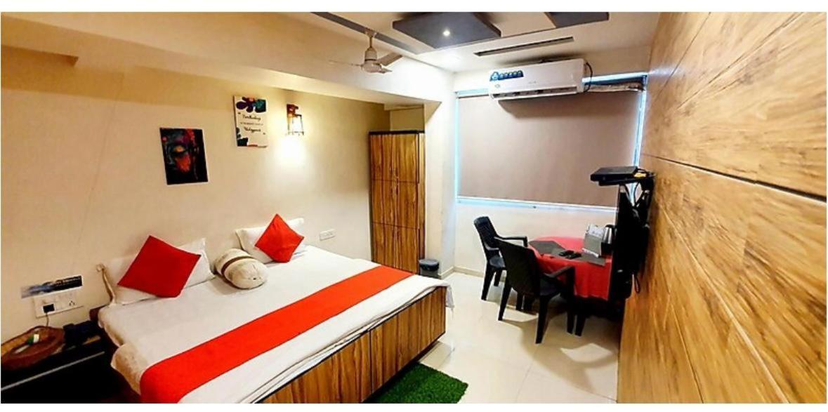 Hotel Krishna アーメダバード エクステリア 写真