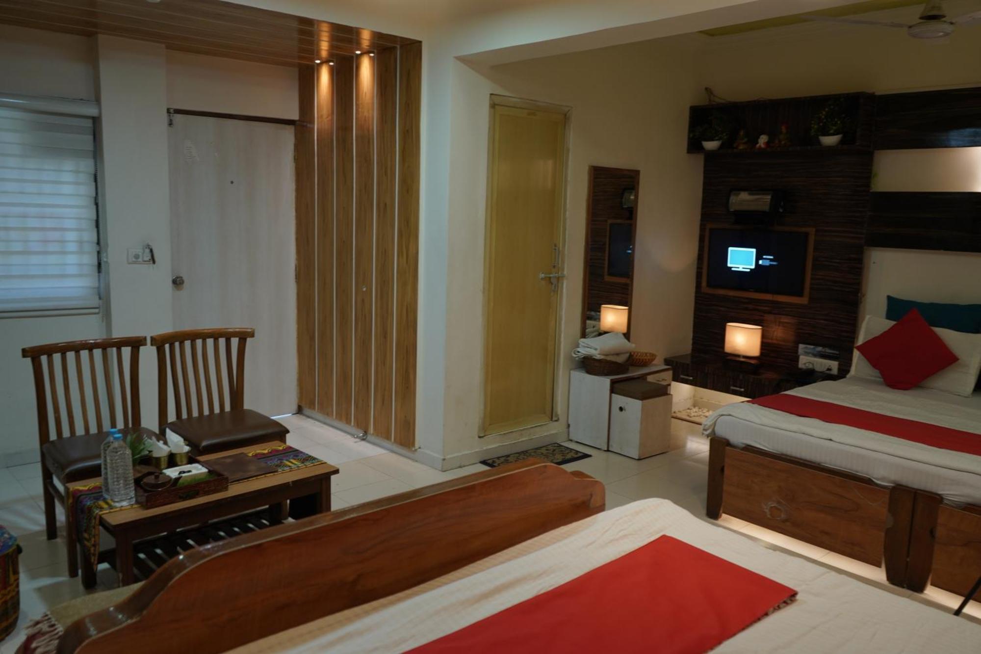 Hotel Krishna アーメダバード エクステリア 写真