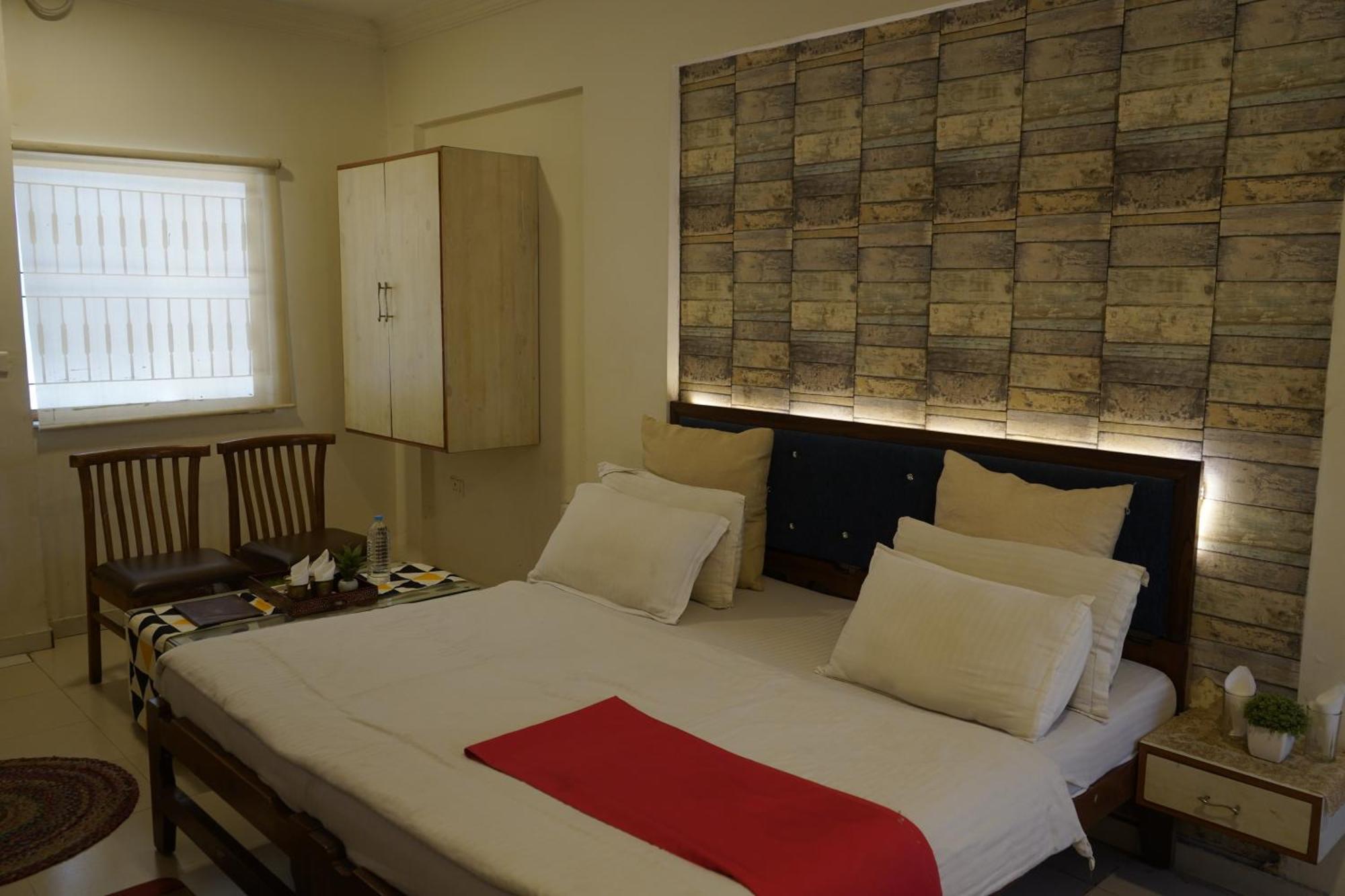 Hotel Krishna アーメダバード エクステリア 写真